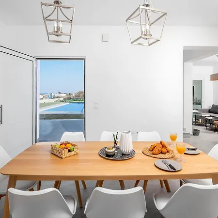 וילה Hill & Sea View *