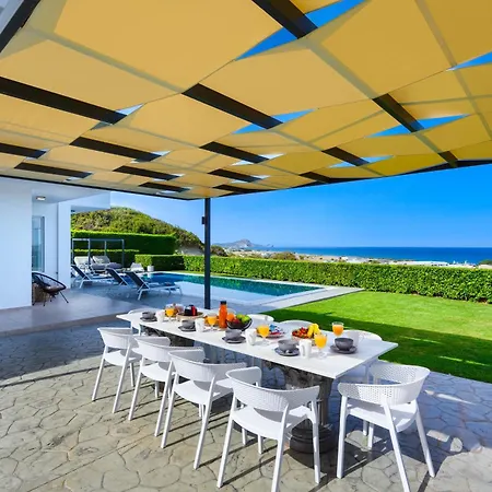 וילה Hill & Sea View קולימביה