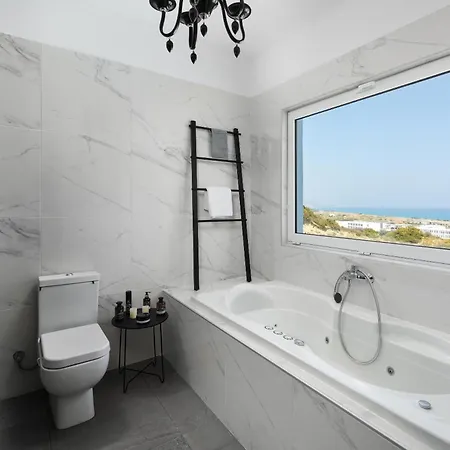 Hill & Sea View *